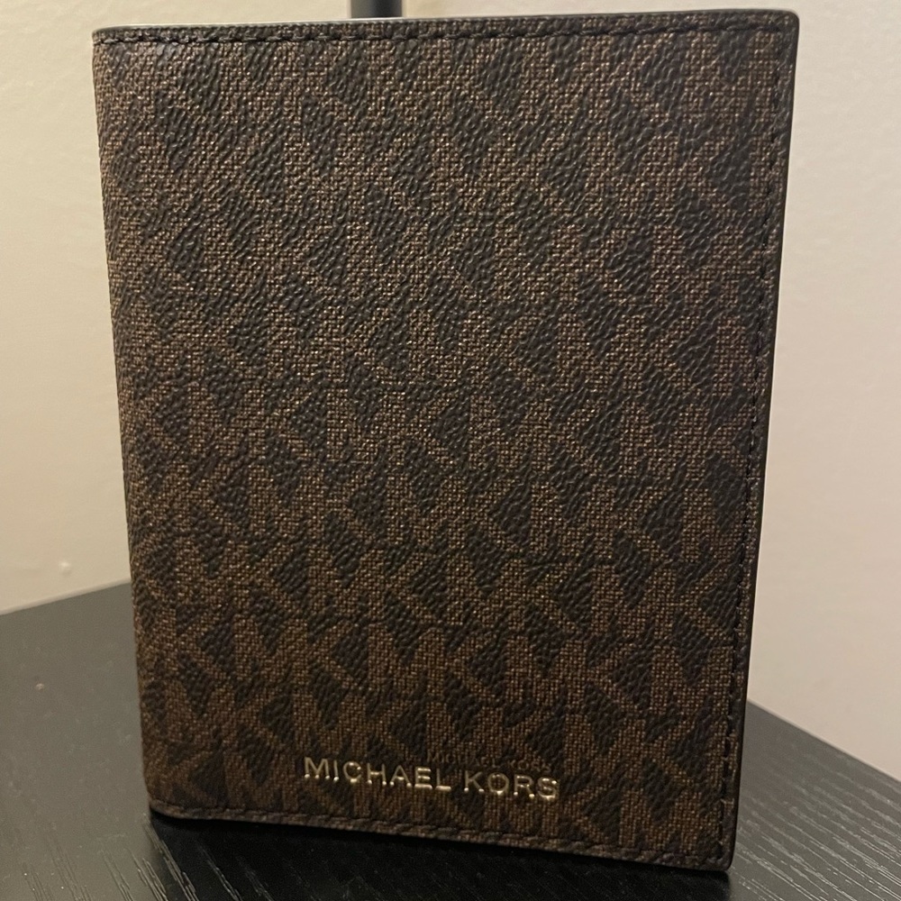 NWOT 🤩 MICHAEL KORS LEATHER WALLET ✨